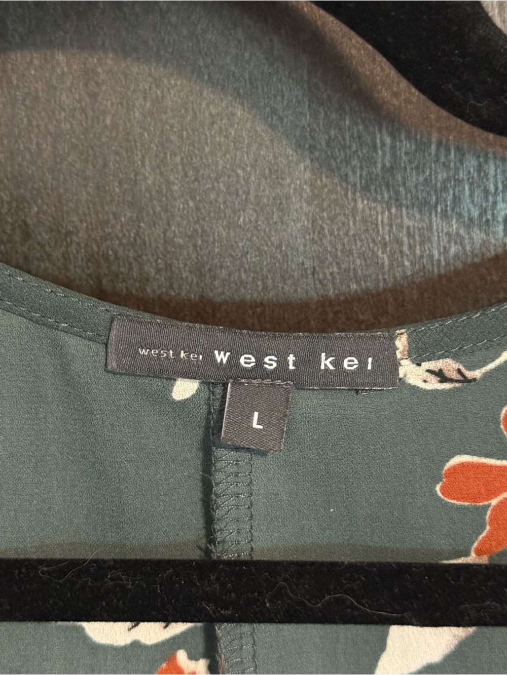 West Kei Green Floral V-Neck Short Sleeve Blouse - Picture 2 of 3